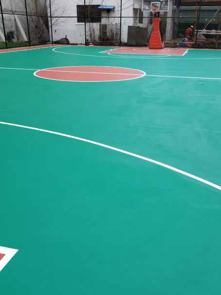 昭通 球场长期使用易出现地面开裂